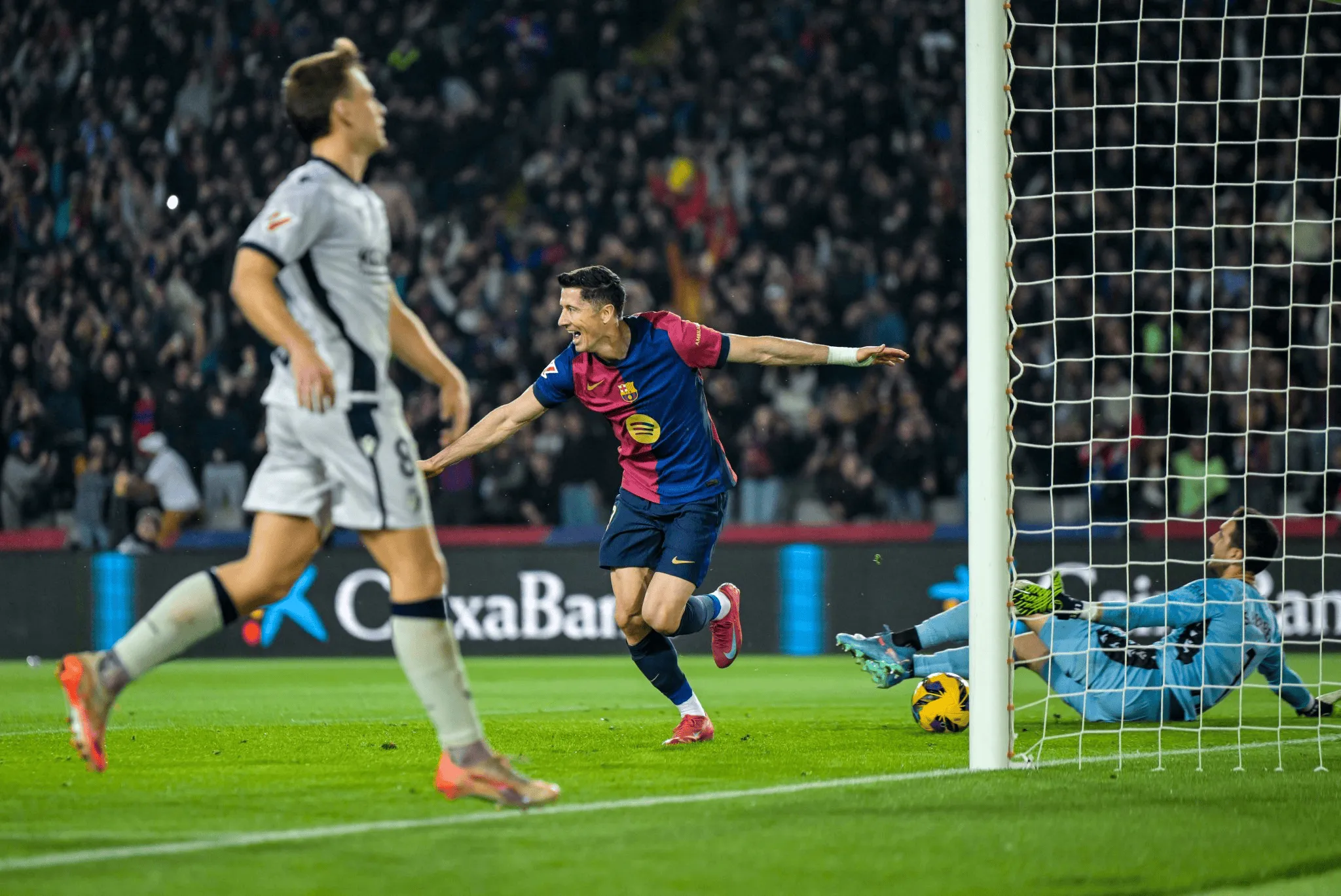 包含莱万多夫斯基连续二十场比赛得分超过大比分获胜,公牛不断突破!的词条 包含莱万多夫斯基连续二十场比赛得分超过大比分获胜,公牛不断突破!的词条