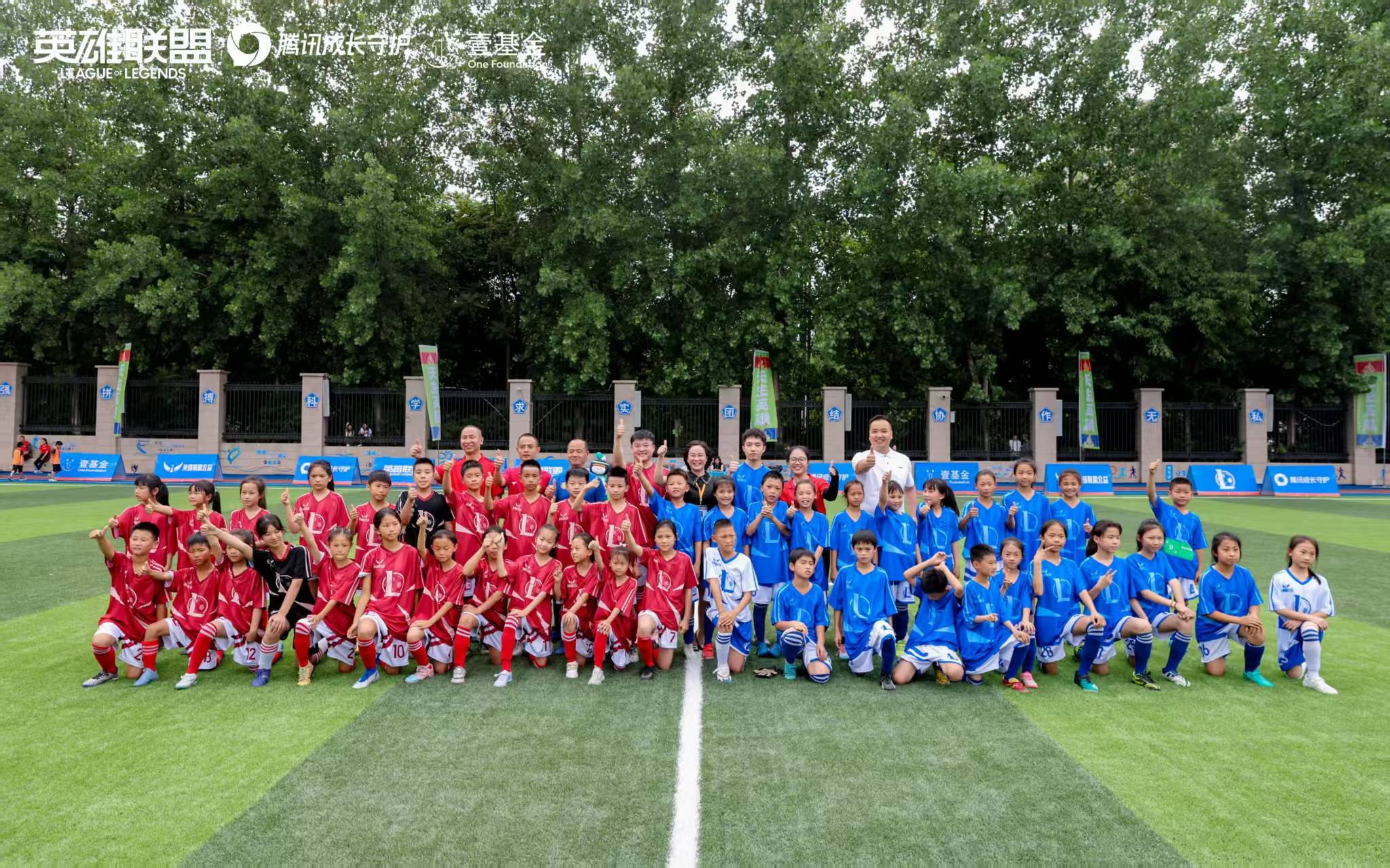 Uzi重返赛场,战术调整首场状态出色,中国队观众沸腾! Uzi重返赛场,战术调整首场状态出色,中国队观众沸腾!