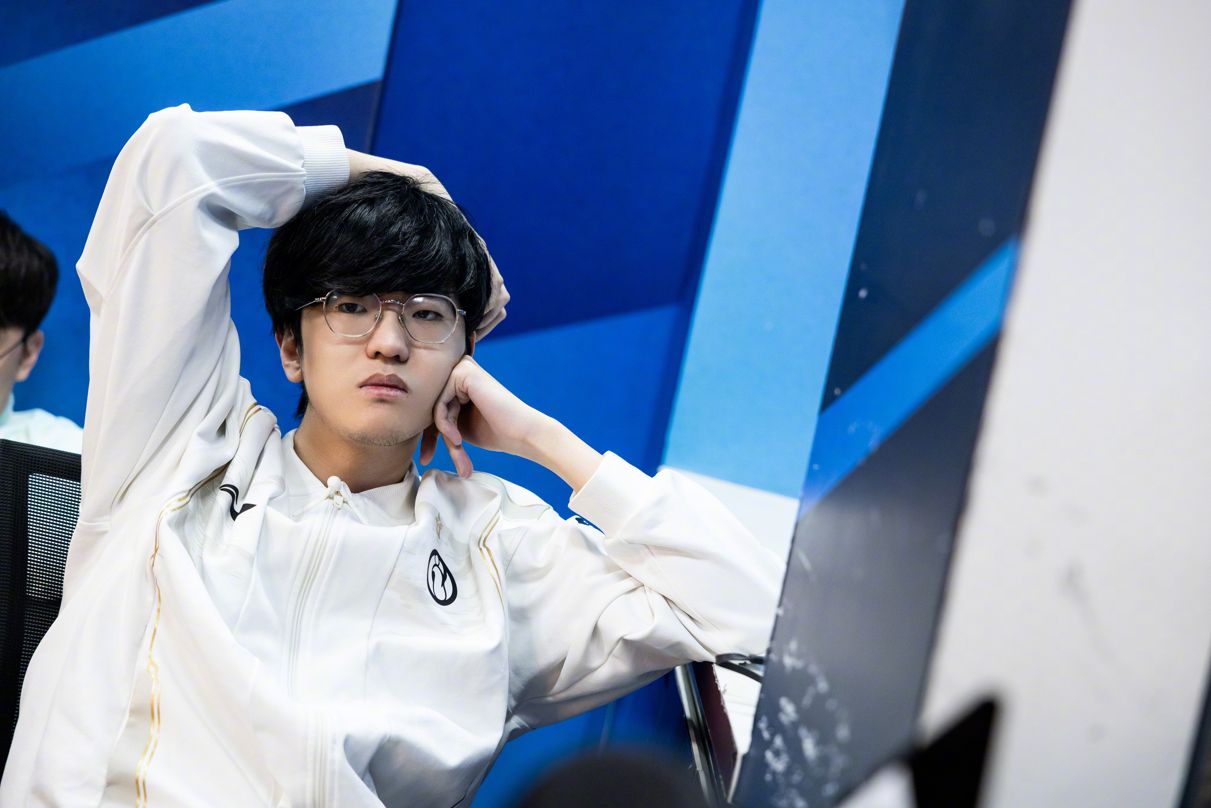 Rookie在勇士比赛中最后时刻胜出，大比分获胜引发热议！