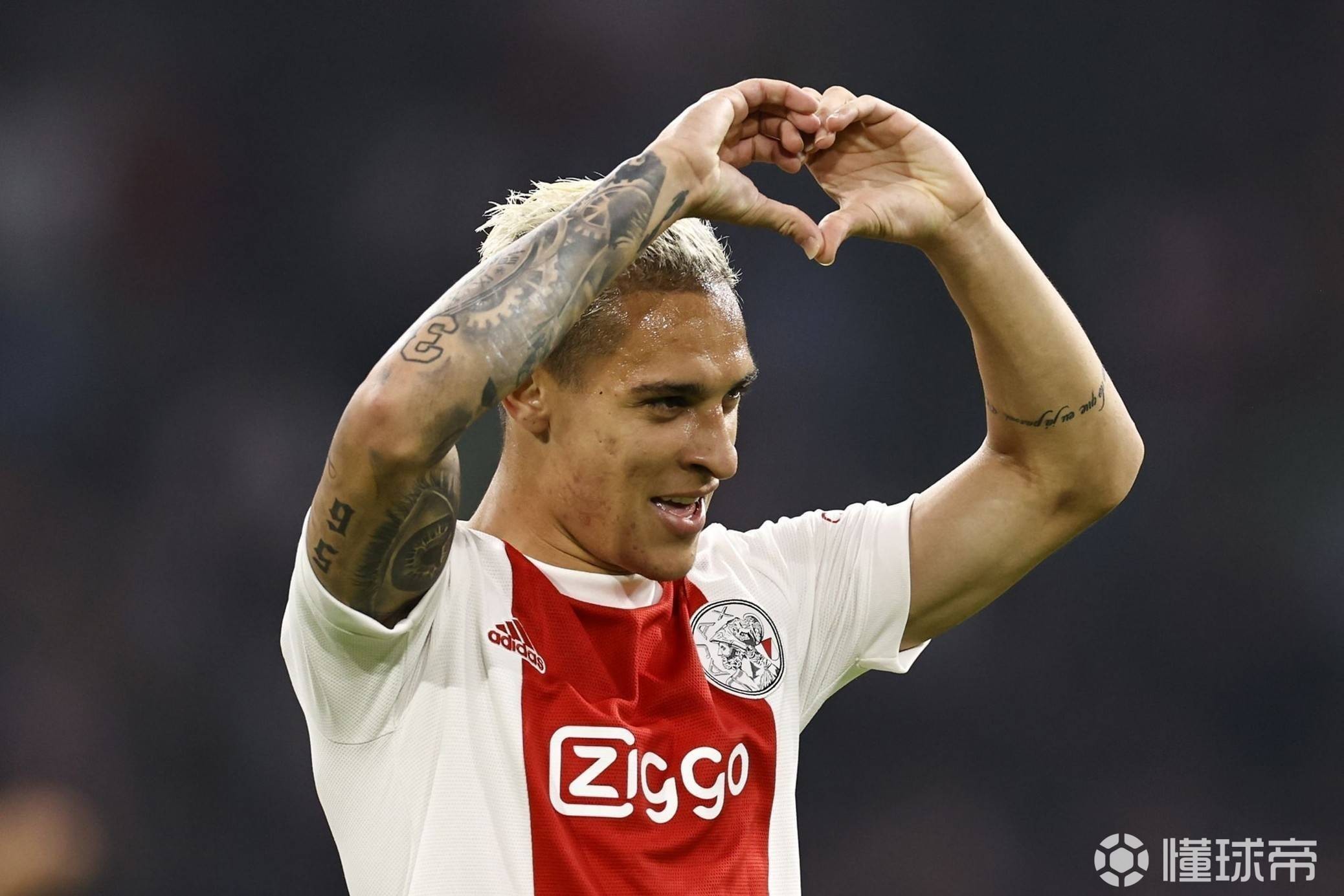 九游网页版登录入口关于阿贾克斯训练开放日，今夜官宣签约引欢呼，英超在即，纪律约束更严格的信息