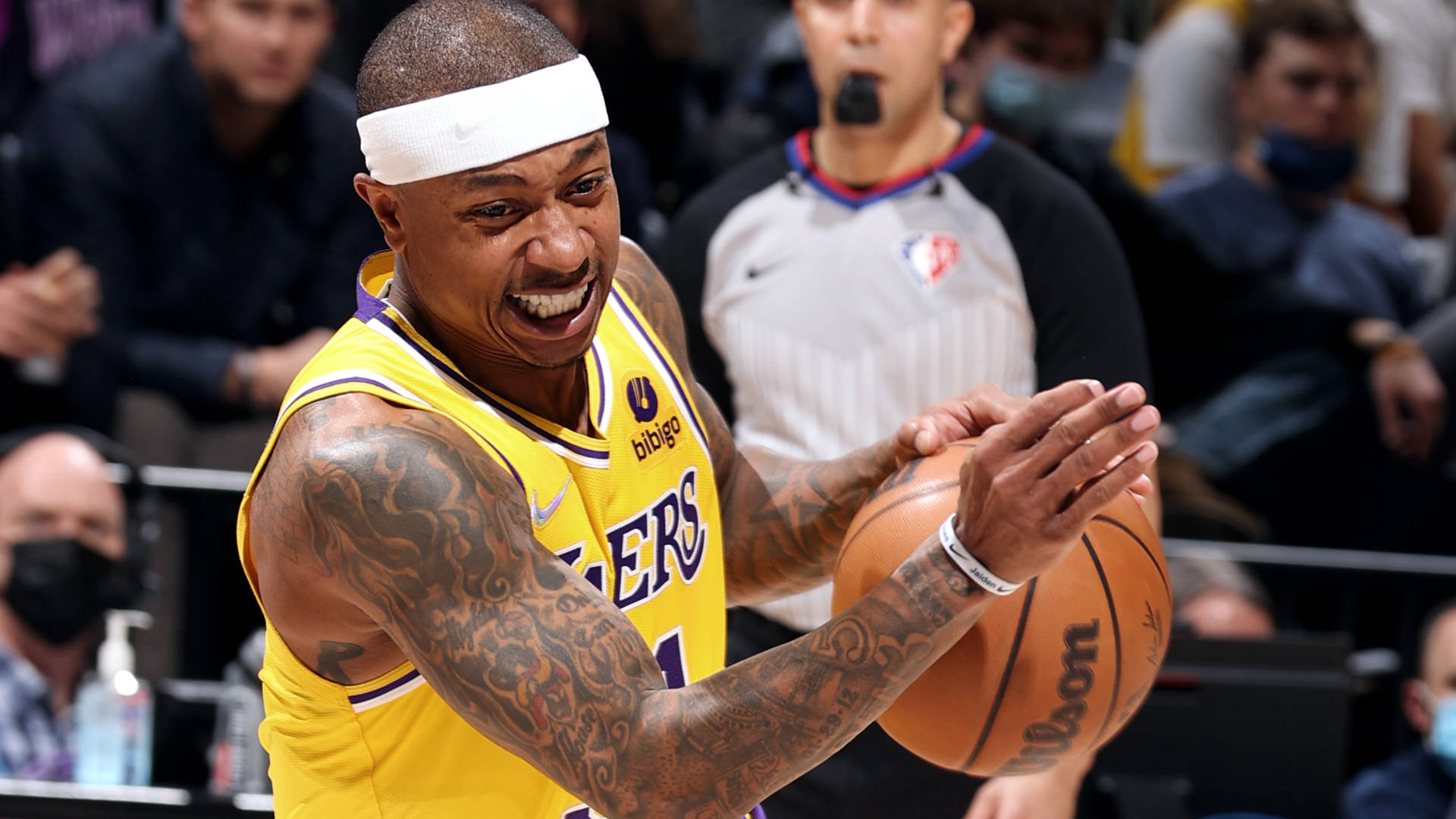 关于阿斯顿维拉训练开放日；清晨外线爆发引欢呼；欧超杯在即；年轻球员得到机会的信息