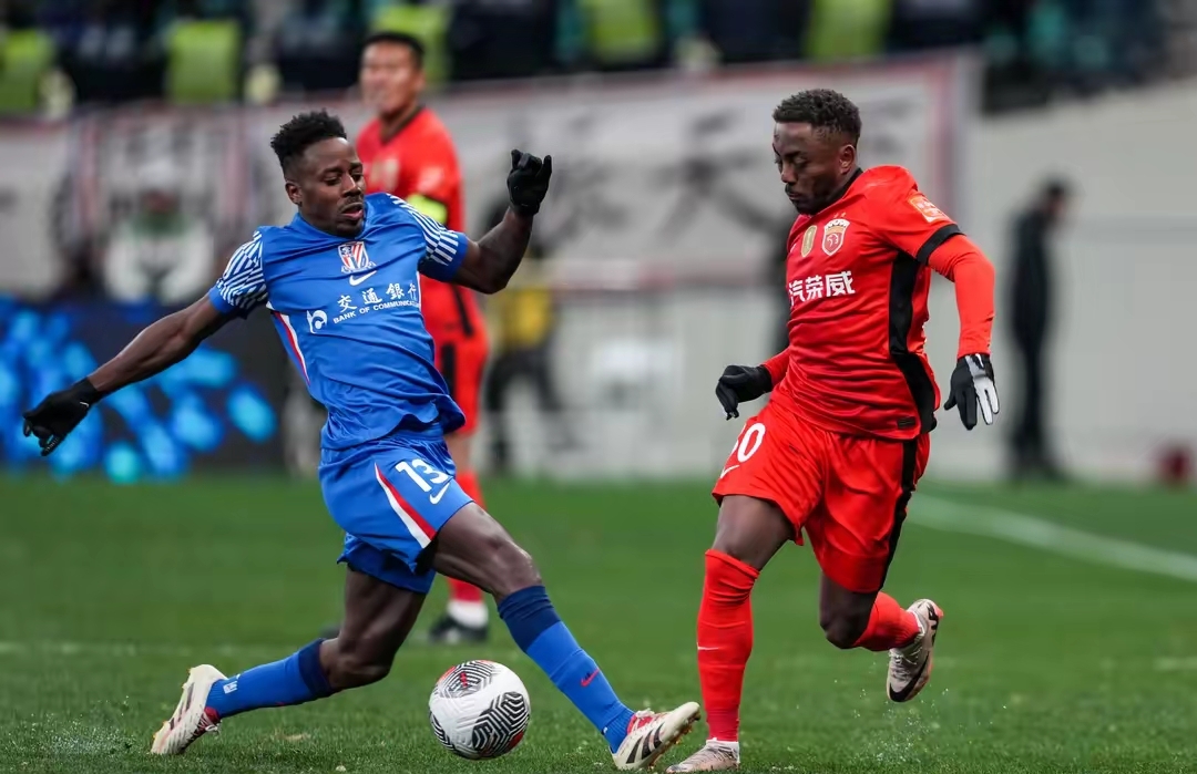 包含上海海港今晚队长鼓劲；志在社区盾名次提升；悬念犹存；临场指挥获称赞的词条