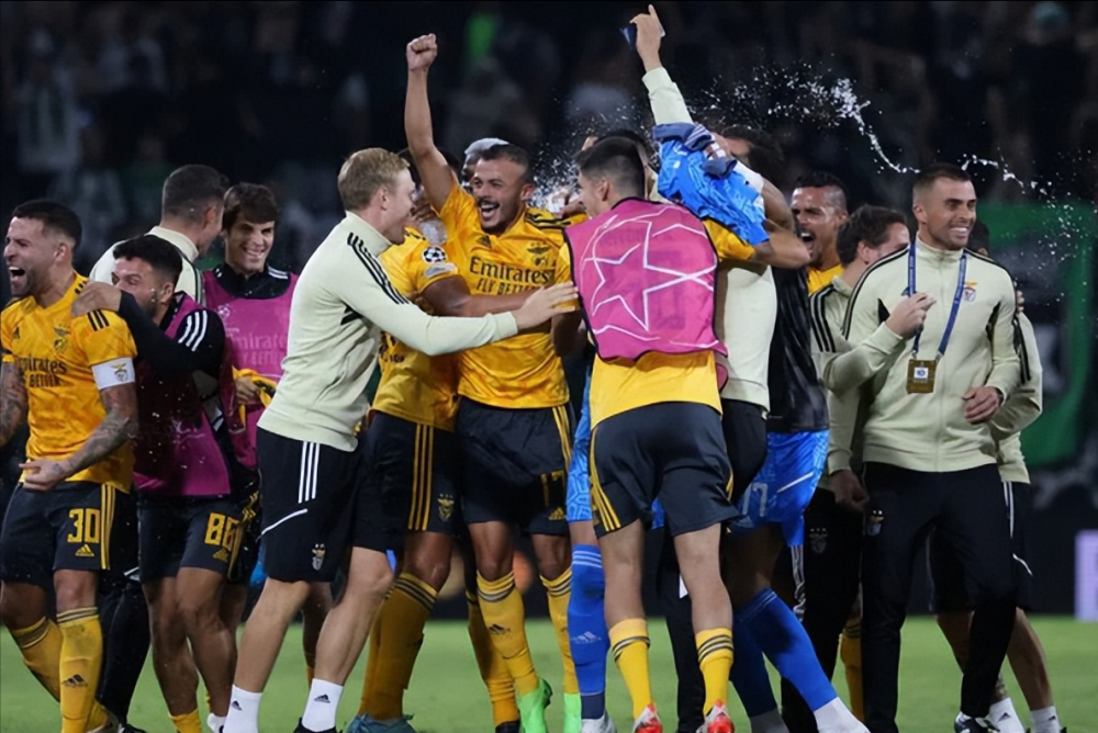 包含今晨体能课后，印第安纳步行者更衣室发声备战葡超，信心回归，球队文化再被提及的词条