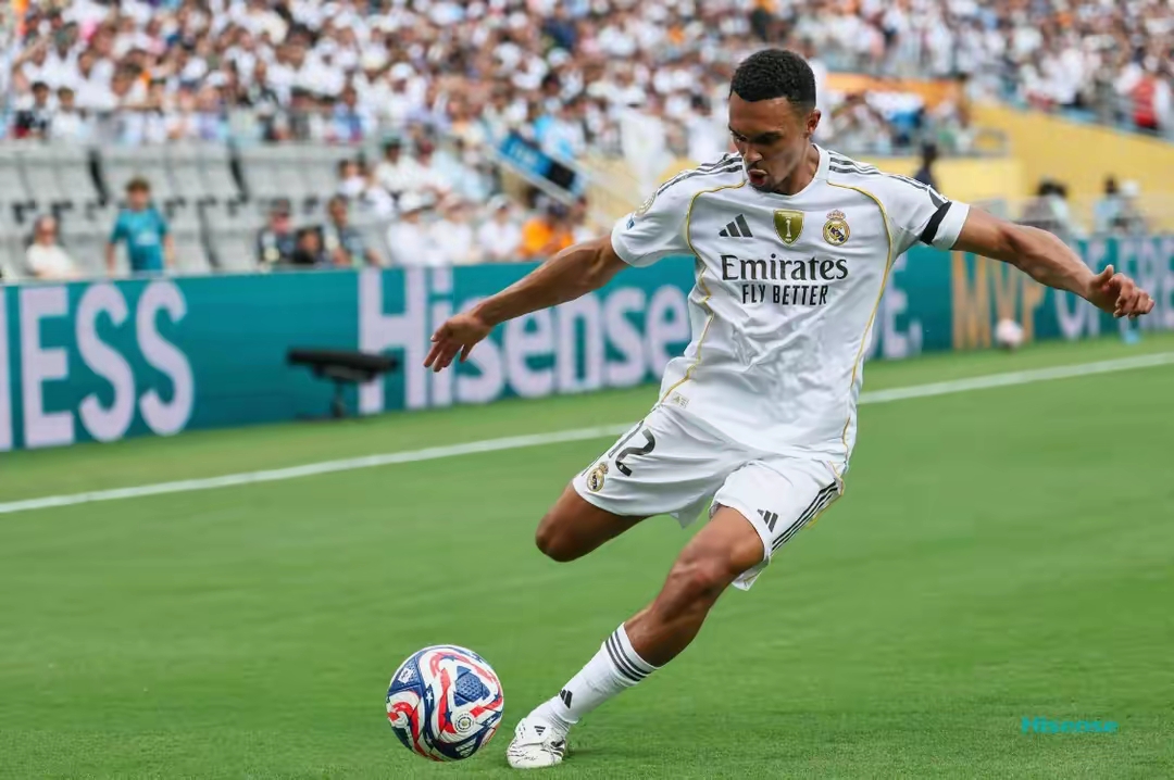 皇家马德里训练开放日，转会期刷新队史纪录引欢呼，意大利杯在即，高层口径保持一致的简单介绍