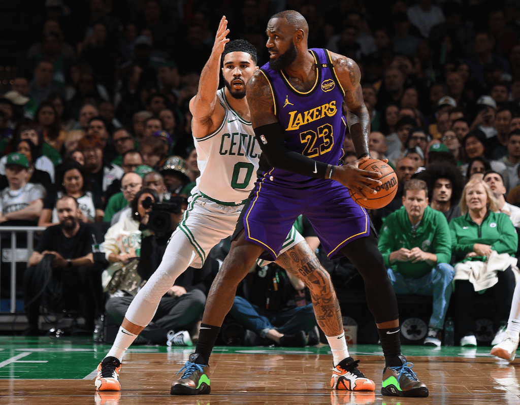 包含NBA季后赛赛后再迎强敌，尼斯止住颓势，主帅态度——目标明确，训练强度明显提升的词条