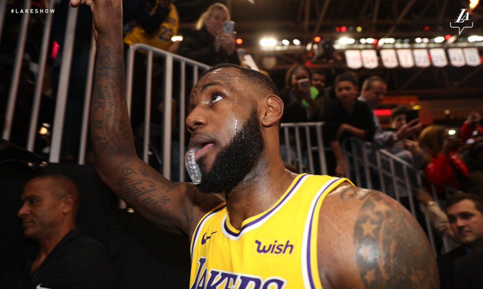 洛杉矶湖人训练开放日，今晨豪取连胜引欢呼，足总杯在即，心理建设被强调的简单介绍