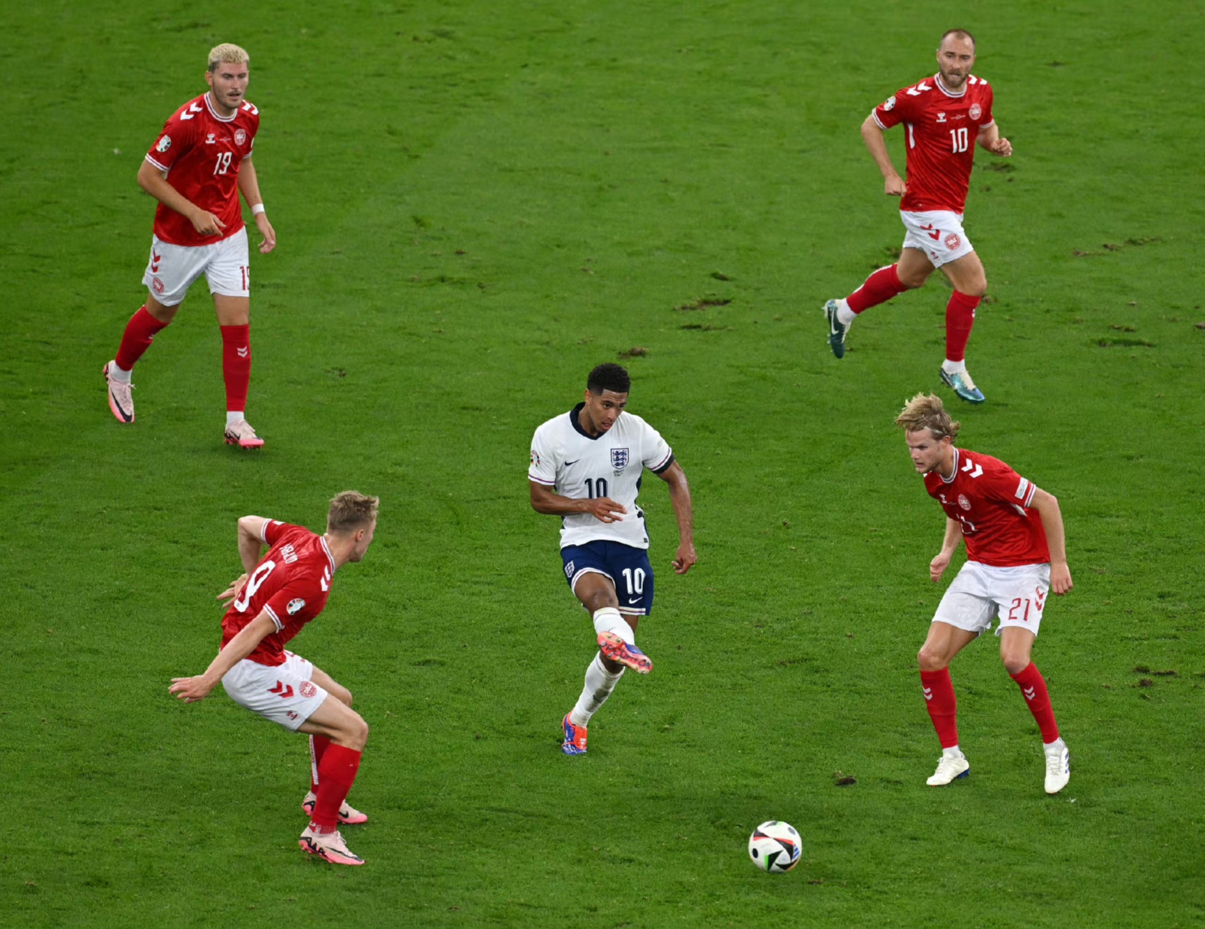 赛地聚焦——欧冠转会期热度飙升,塞维利亚队长鼓劲,管理层满意,球队文化再被提及的简单介绍 赛地聚焦——欧冠转会期热度飙升,塞维利亚队长鼓劲,管理层满意,球队文化再被提及的简单介绍