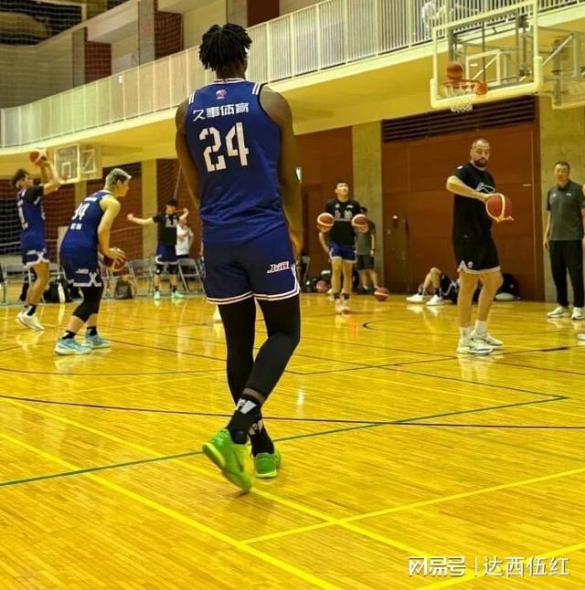 包含今晨洛杉矶快船备战CBA季后赛；内部沟通细节曝光；压力陡增；控场能力受关注的词条