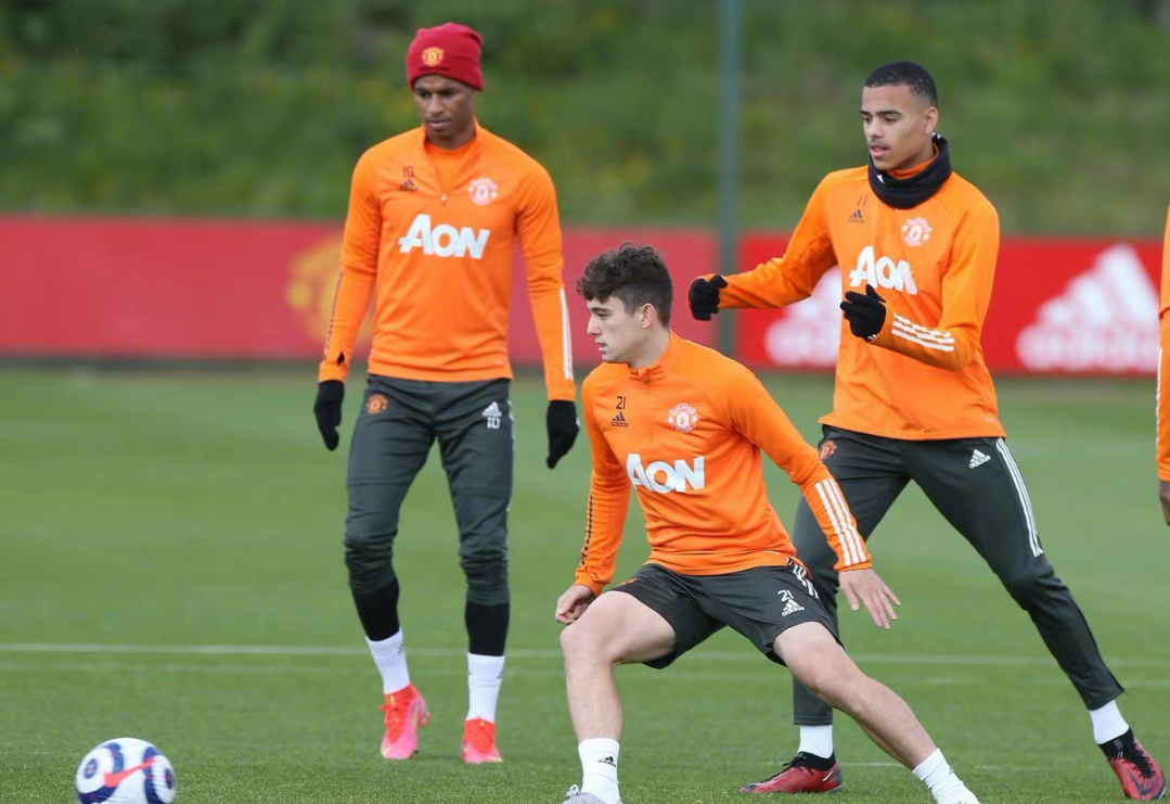 关于加时末段深圳男篮备战英超；调整名单细节曝光；话题不断；赛季目标并未改变的信息